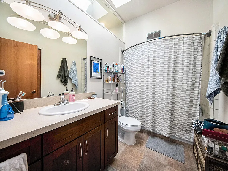 217 E Washington St — Photo 12