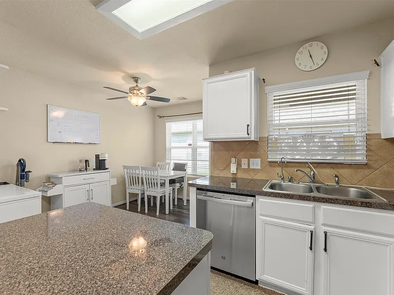 15118 Vincennes Oak St — Photo 5