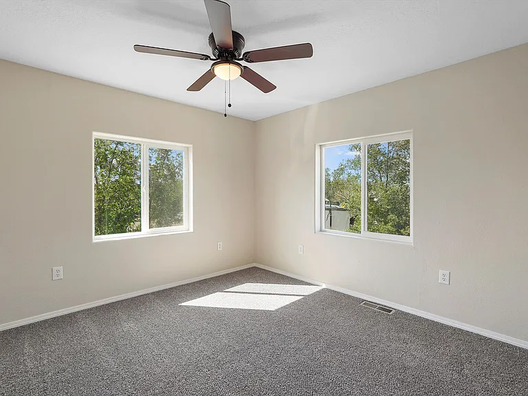915 Kinley Ave NW — Photo 24