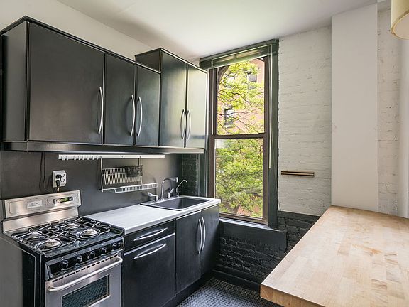 2nd image of 277 Bleecker St #1C