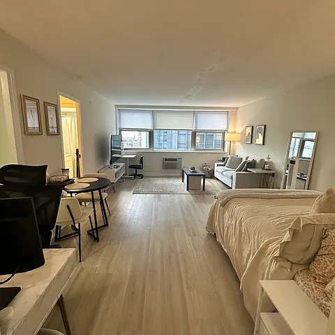 253 E Delaware Pl #16E — Photo 5