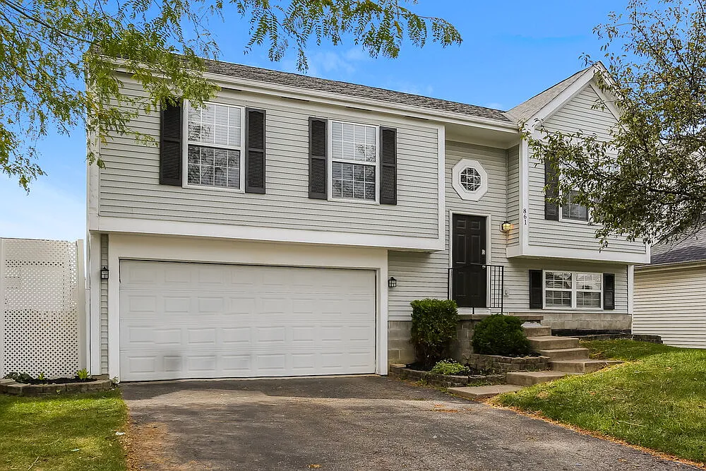 3 bed, 2.0 bath, 1558 sqft, $3,120 — Photo 1