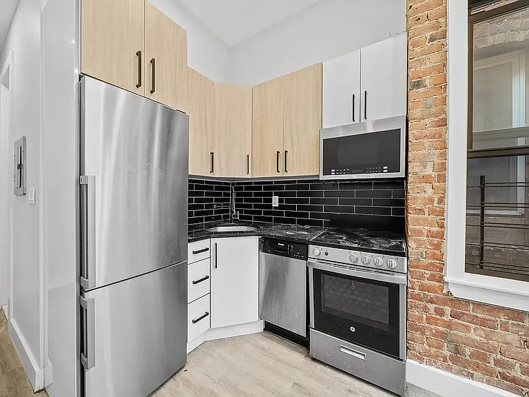 152 Patchen Ave #4R — Photo 2