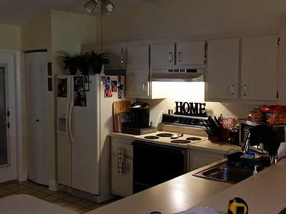 4th image of 9239 NW 61st St