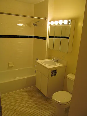 Rented by Lisa Management | media 19