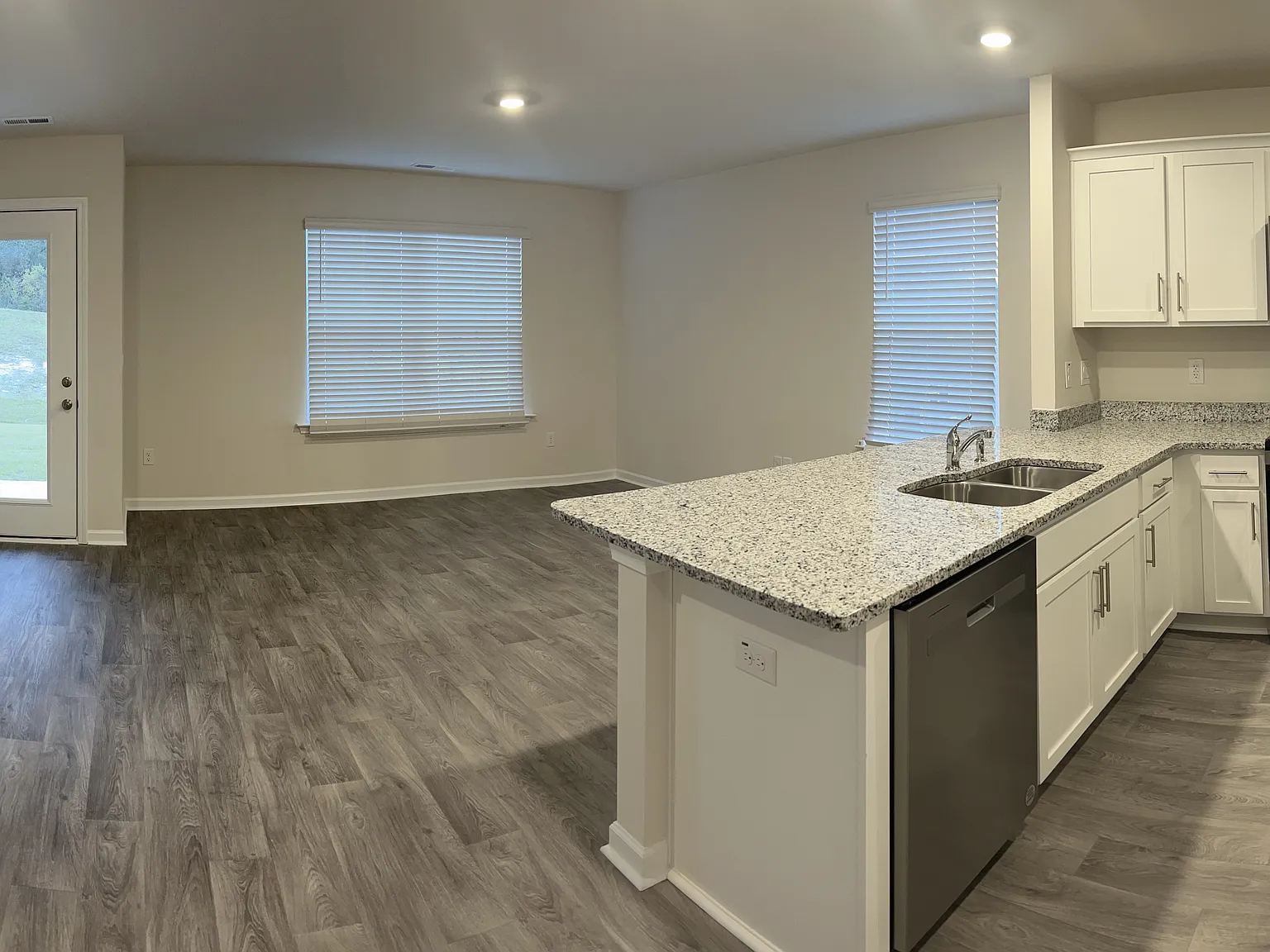3 bed, 2.5 bath, 1418 sqft, $1,750 — Photo 3