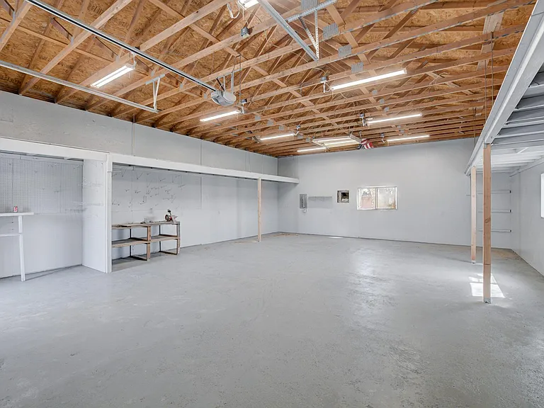 Separate shop additional rental