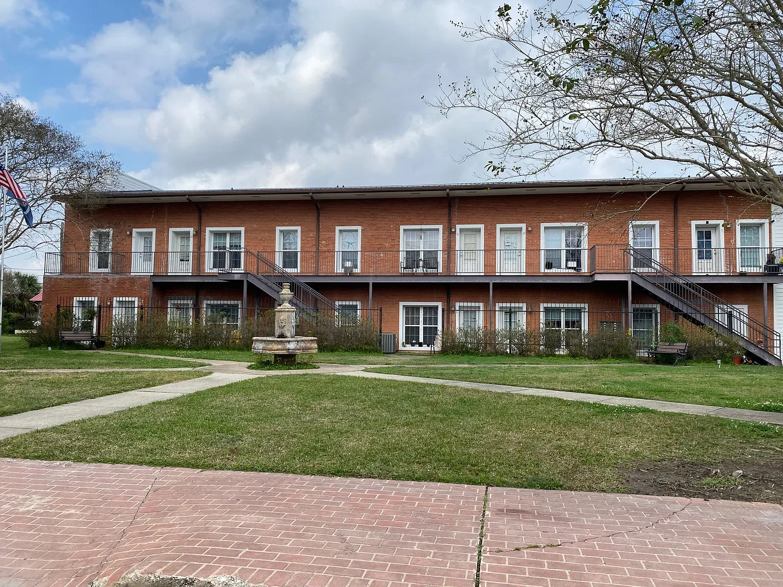 Adams Point Apartments — Photo 1