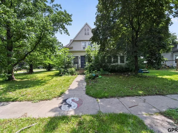 220 N 12th St, Wymore, NE 68466