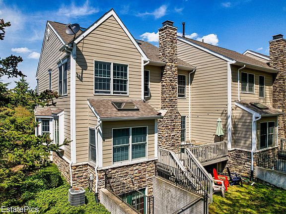 4th image of 26168 Fieldstone Dr #100