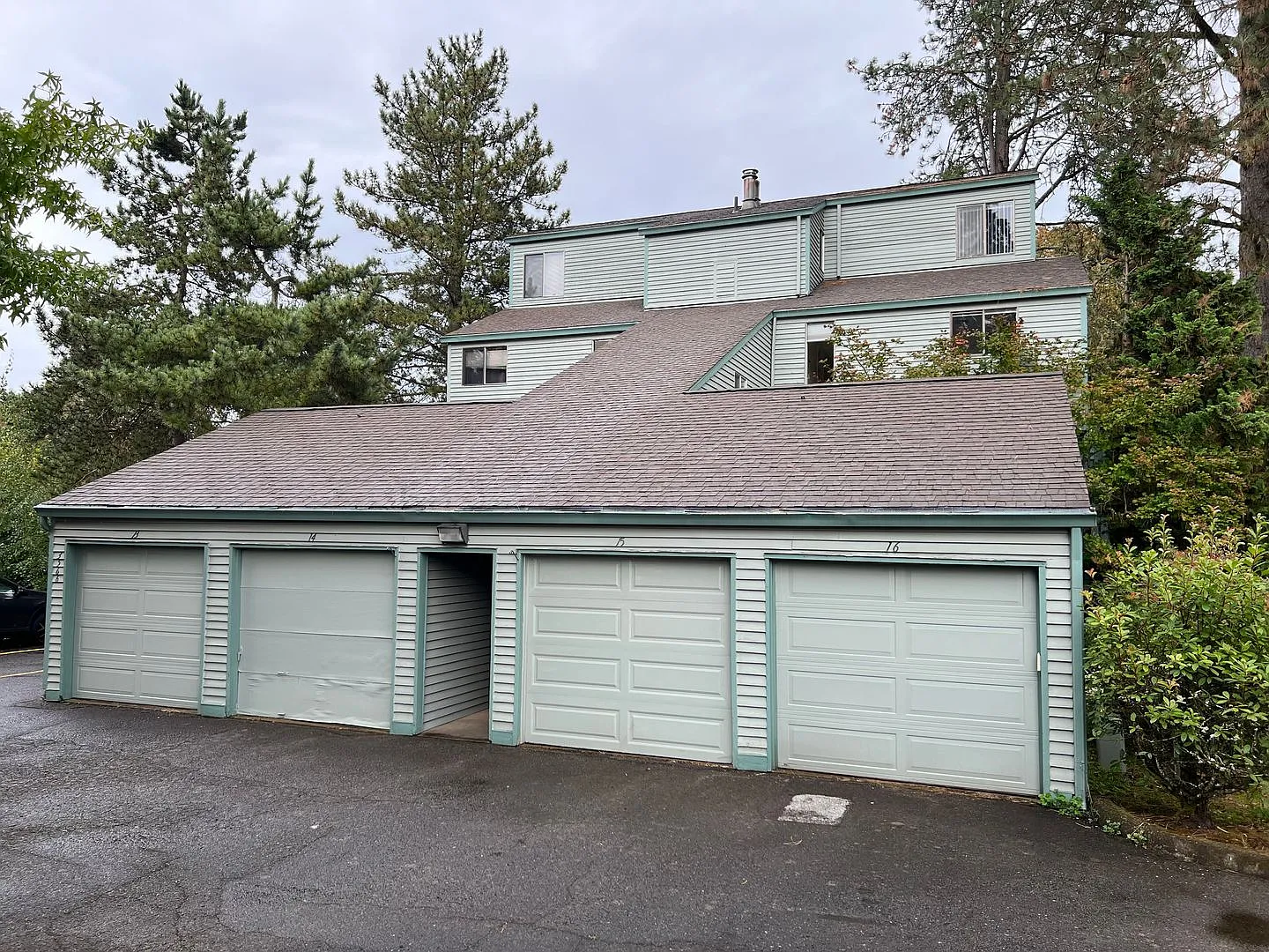 Large Updated Two Bedroom Condo in South Salem with a Deck and Patio — Photo 1