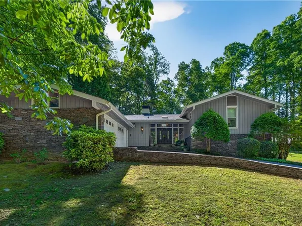 3565 Highland Dr, Acworth, GA 30101