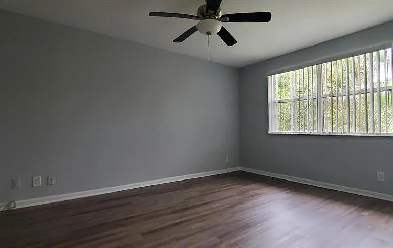 9033 Wiles Rd — Photo 10