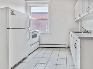 347 Elgin St #B, Ottawa, ON K2P1M7