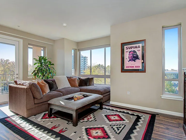 323 W Jefferson St #409 — Photo 13