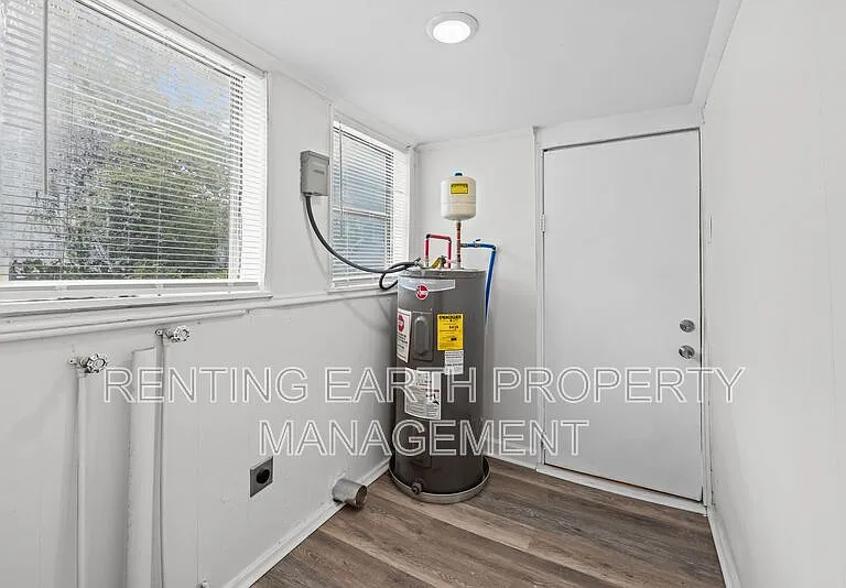 2608 Avenue G — Photo 19