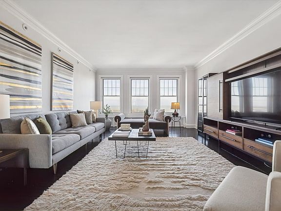 5th image of 3530 N Lake Shore Dr APT 11B
