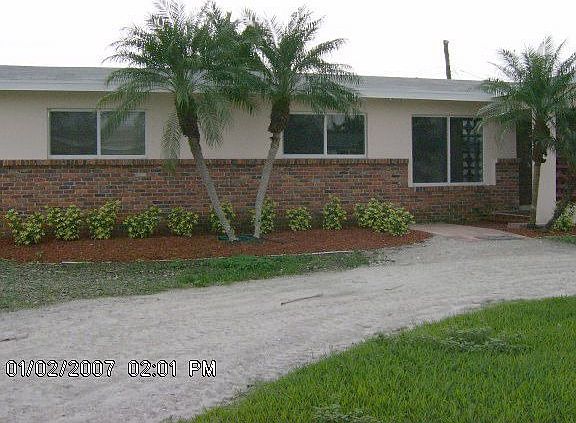 Circular driveway - Front of house