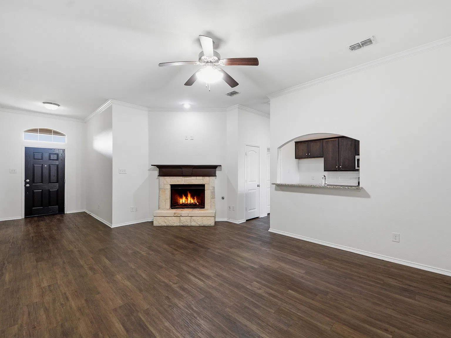 4 bed, 1617 sqft, $2,195 — Photo 3
