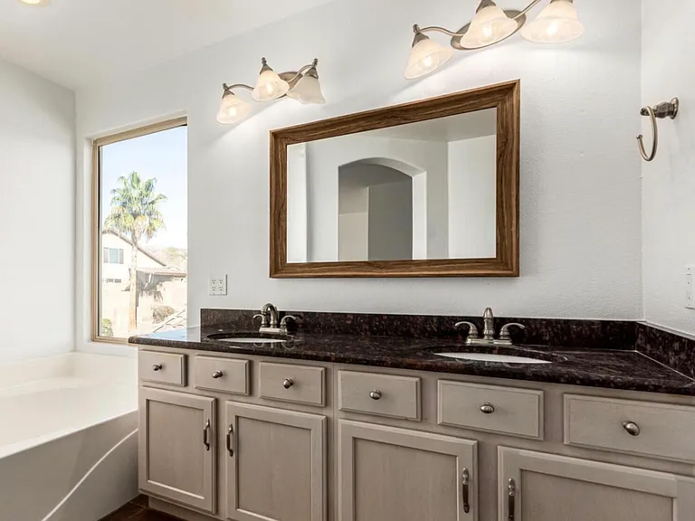 1710 W Hiddenview Dr — Photo 21
