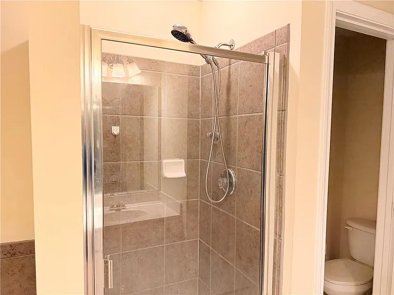 2380 Fairlie Dr — Photo 14