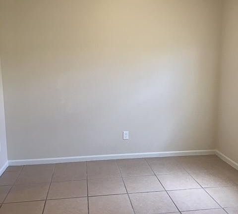 4th image of 4039 Battlefield Dr
