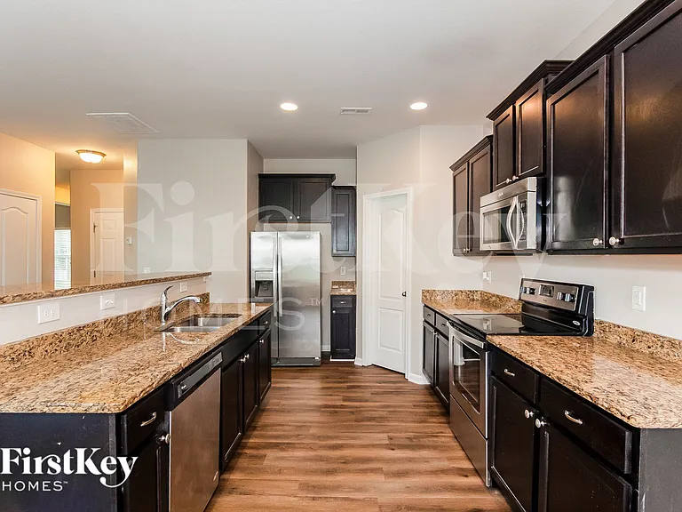 2516 Meadow Crossing Dr — Photo 9