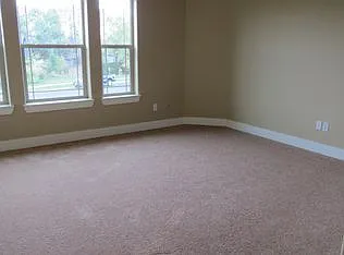 1675 NW Hemlock Ave — Photo 5