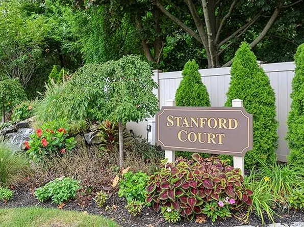 11 Stanford Court #B, Wantagh, NY 11793