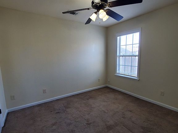 5th image of 4020 Glen Laurel Dr N