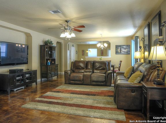 3rd image of 8839 Twin Oaks Ct