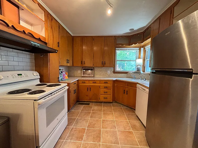 2633 S Toledo Ave — Photo 6