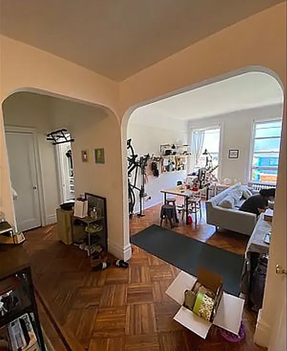 1st image of 325 W 108th St APT 4A