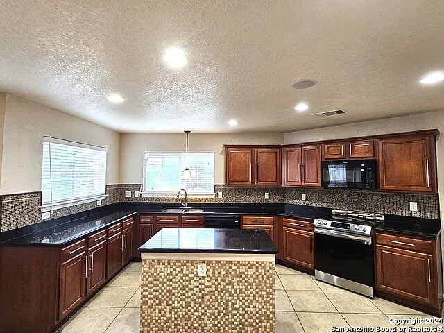 208 Springtree Cv — Photo 4