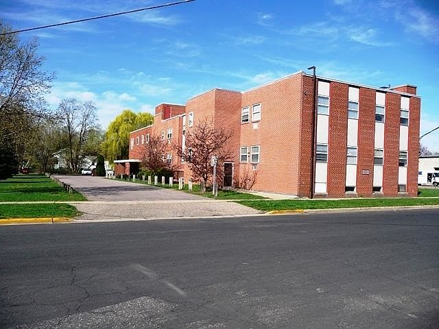 2nd image of 122 Maine St #3