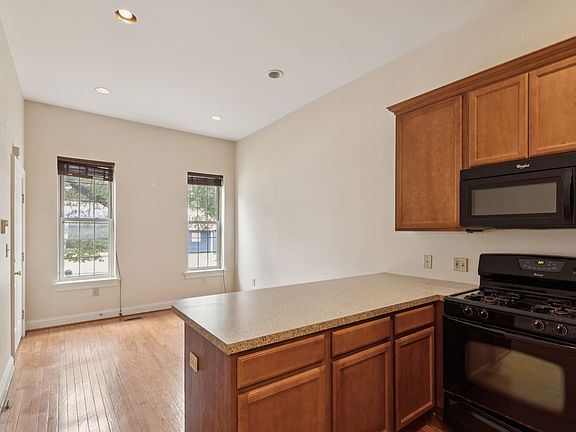 5th image of 2542 W Girard Ave #1