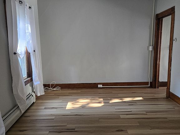 4th image of 42 E Washington St