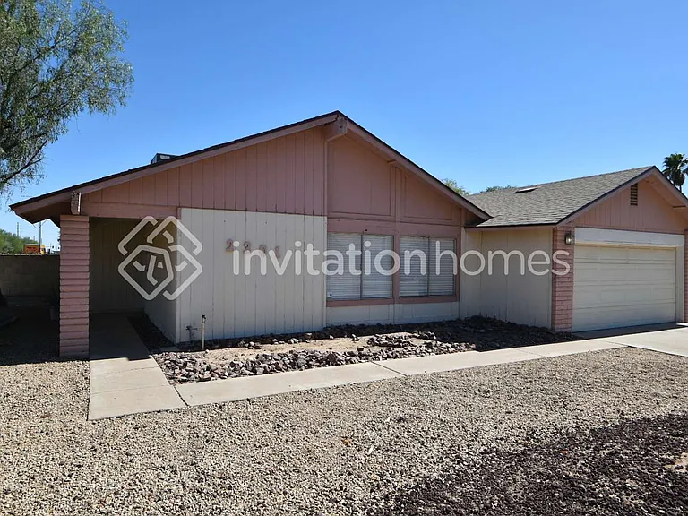 2301 W Waltann Ln — Photo 1