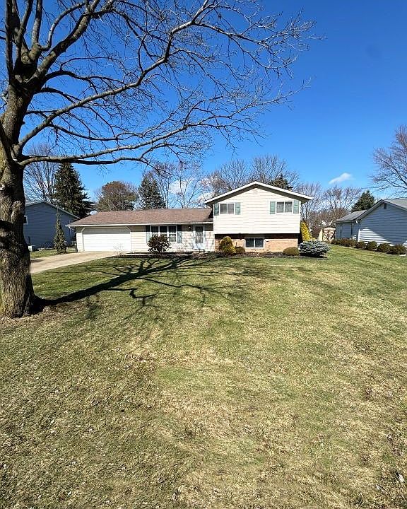 1st image of 33562 Bainbridge Rd