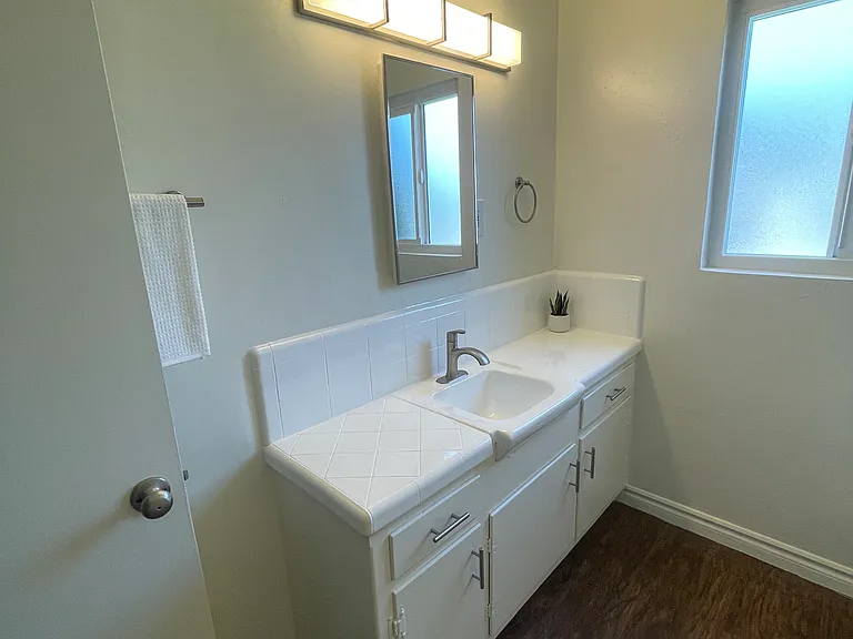 10715 La Reina Ave #A — Photo 8