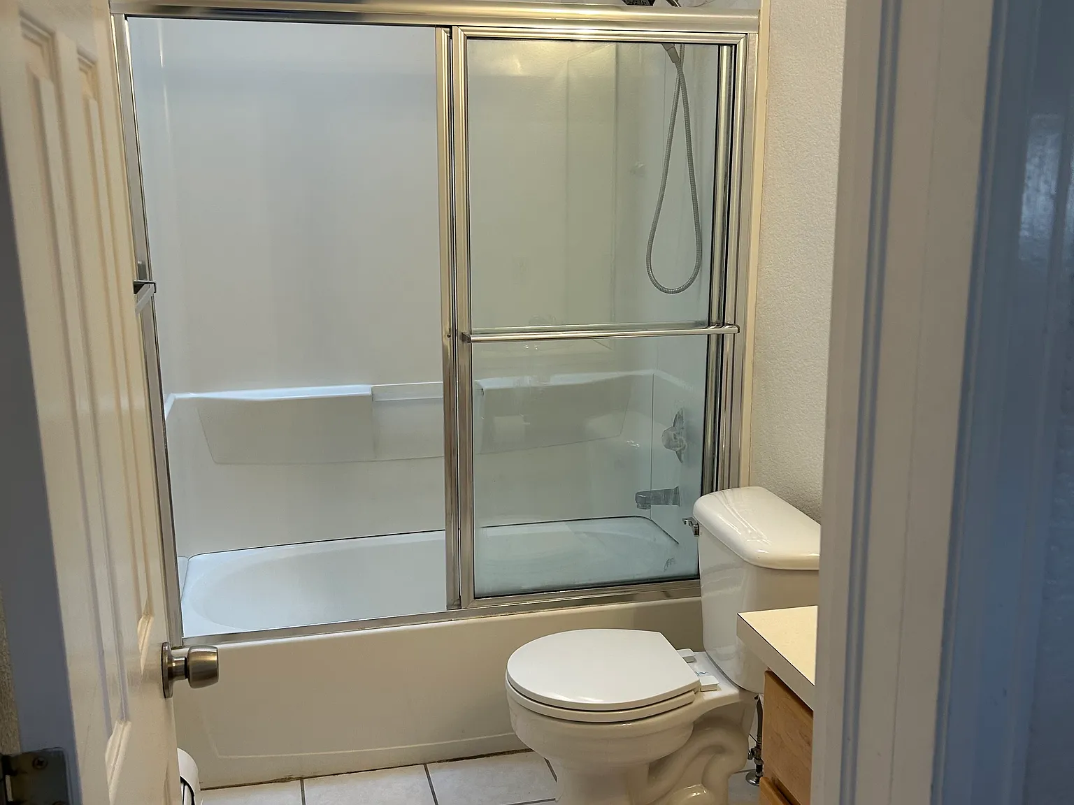 1 bed, 425 sqft, $1,050 — Photo 2