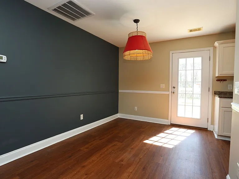 343 Longwood Dr — Photo 5