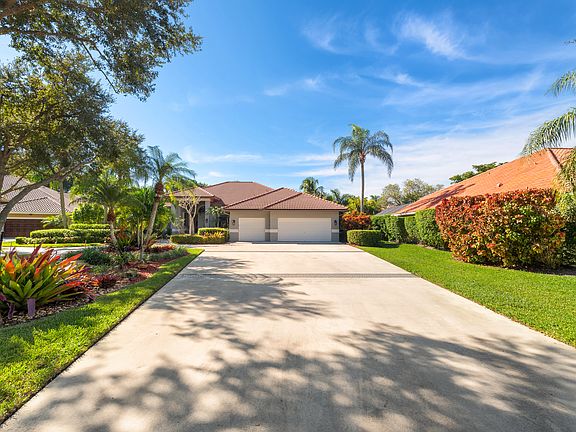 3rd image of 1295 Manor Ct