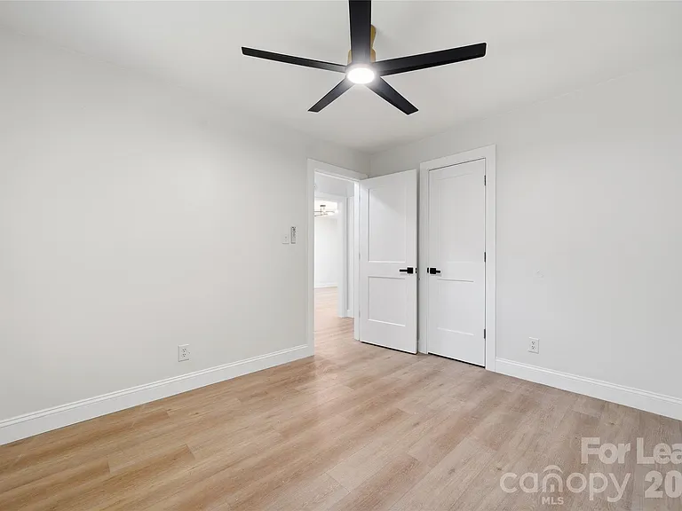 1320 Anderson St — Photo 9