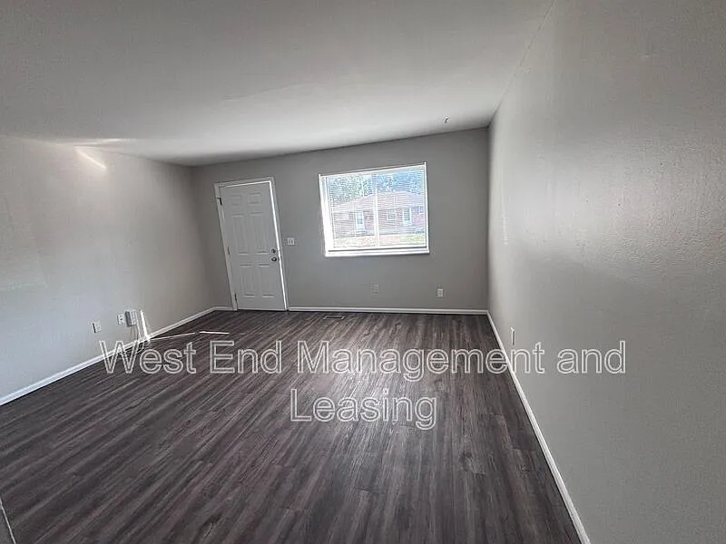2 bed, 1.0 bath, $1,095 — Photo 4