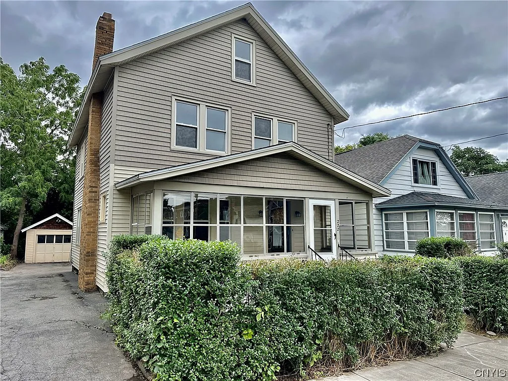 222 Delhi St photo 1