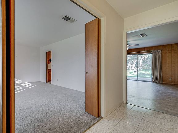 4th image of 85 Ohio Ave