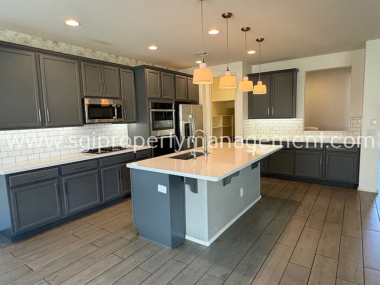 21080 W Almeria Rd — Photo 2