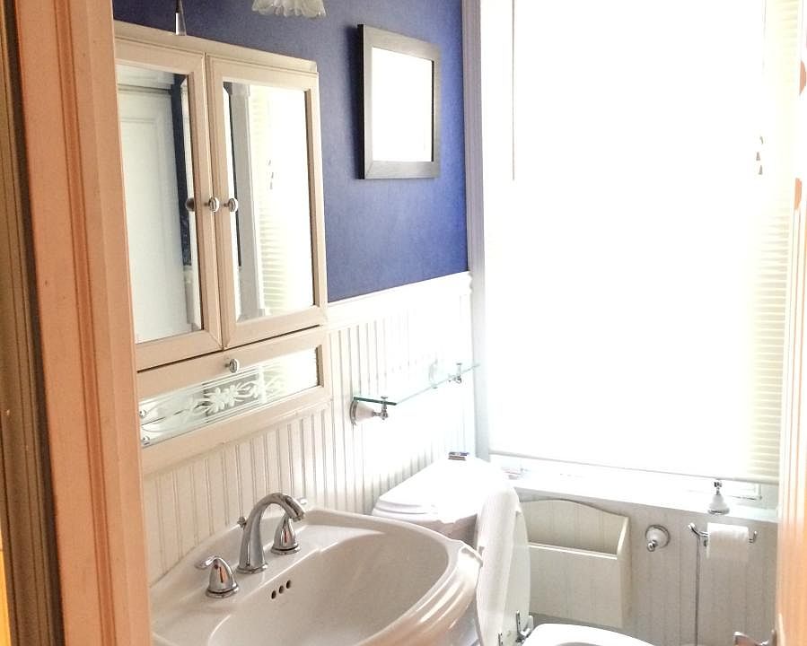 1st floor full bathroom