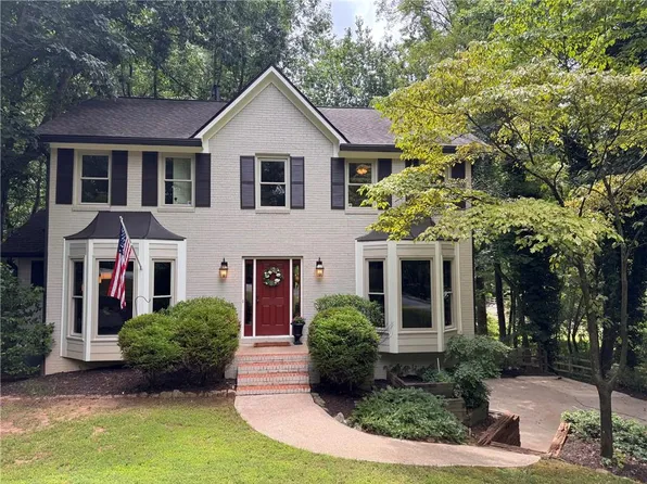 1811 Yorkshire Dr, Woodstock, GA 30189